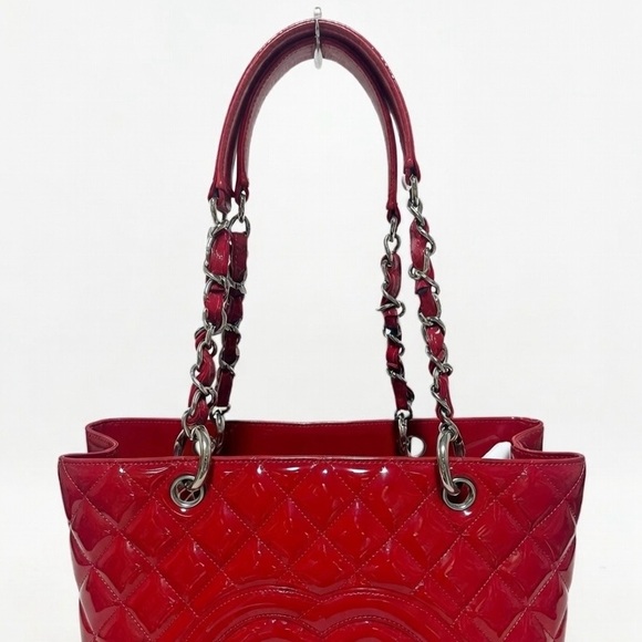 Chanel Patent Leather Grand Shopping Tote (GST) in red. LIMITED EDITION BAG - Picture 3 of 16